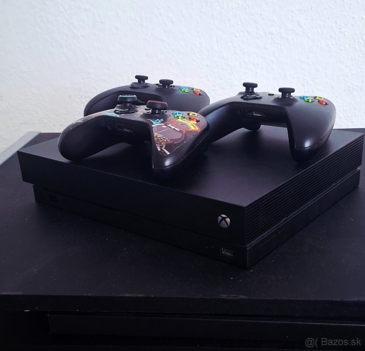 Xbox One X 1TB