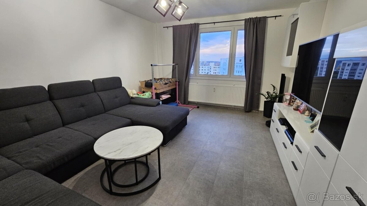ZREKONŠTRUOVANÝ 3 izb. byt - HÚSKOVA ul. KVP, 77 m2 + loggia