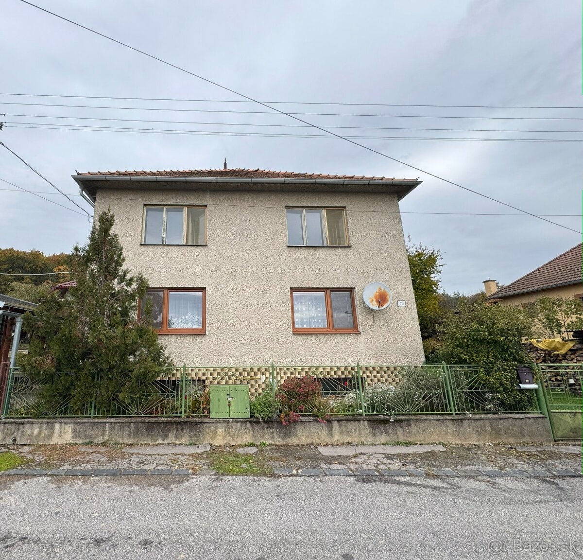 Veľký rodinný dom s čarovnou záhradou a veľkým pozemkom