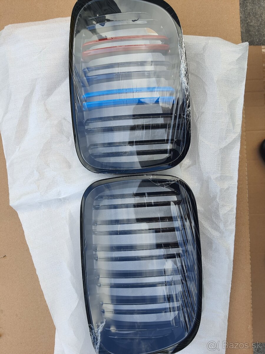 BMW E46 ladvinky/maska M3 tricolor