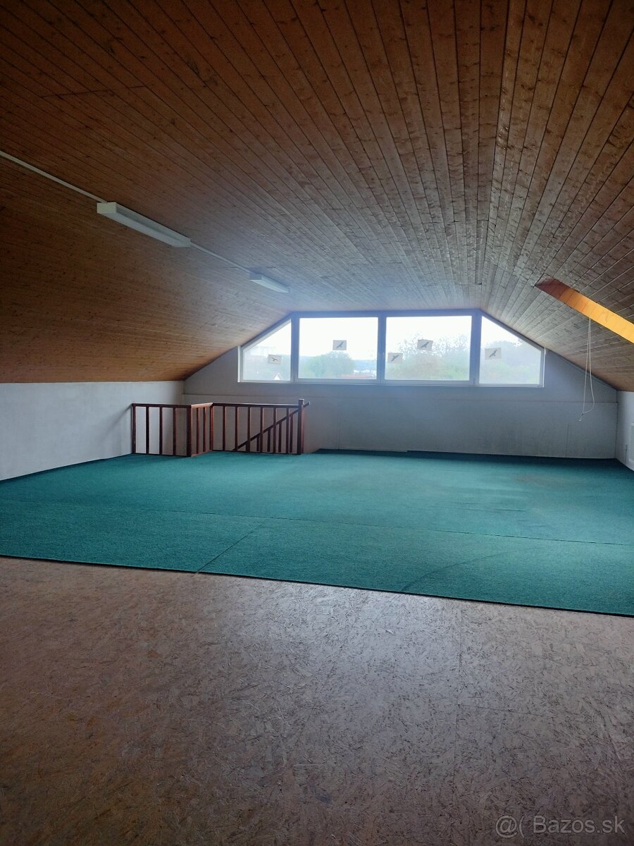 Sklad s parkovacími miestami