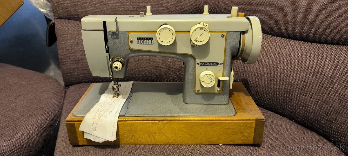 Predám šijací stroj Podolsk 142