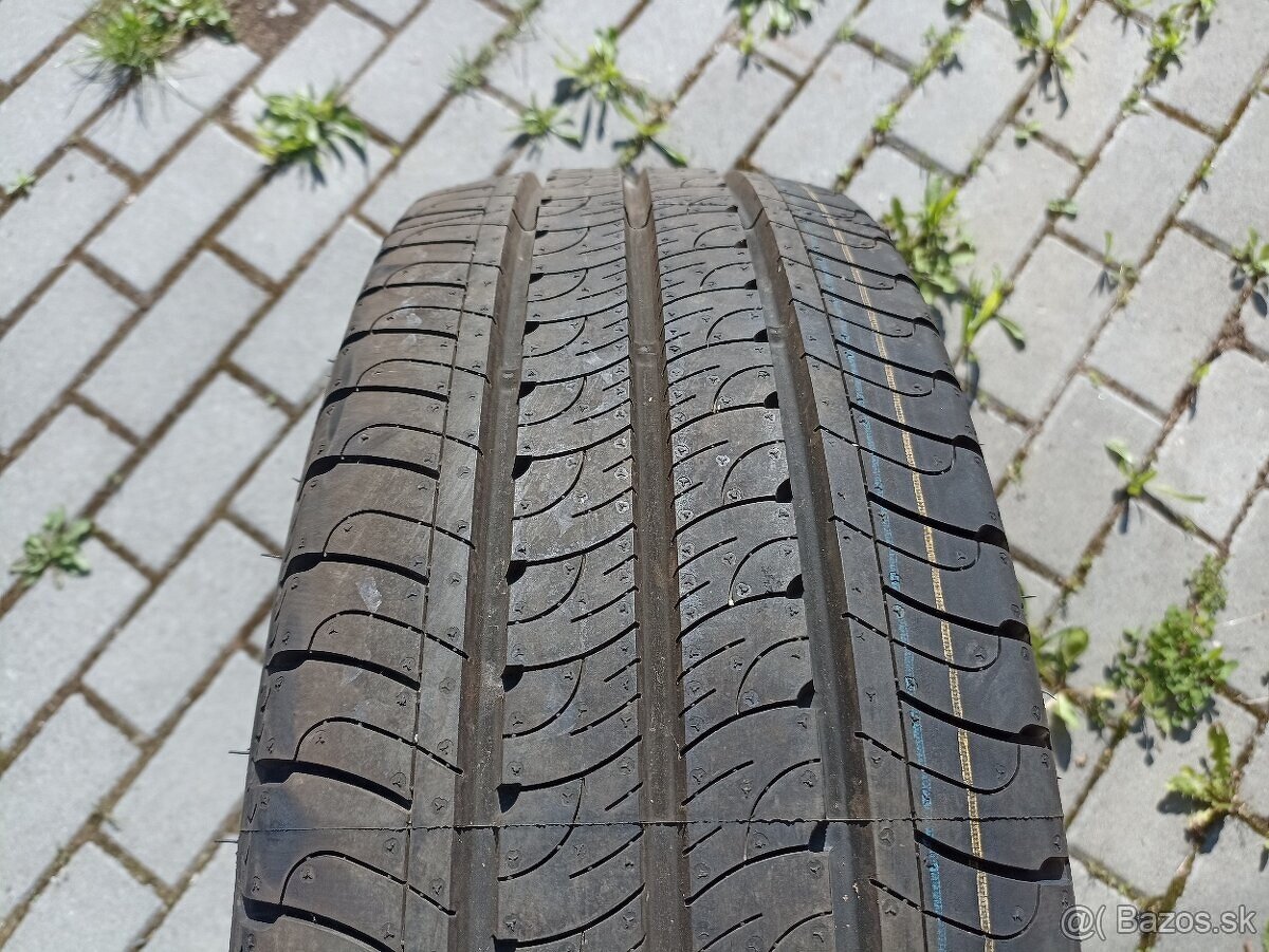 Prémiové letné pneu GoodYear EfficientGrip Cargo 215/65 R16C
