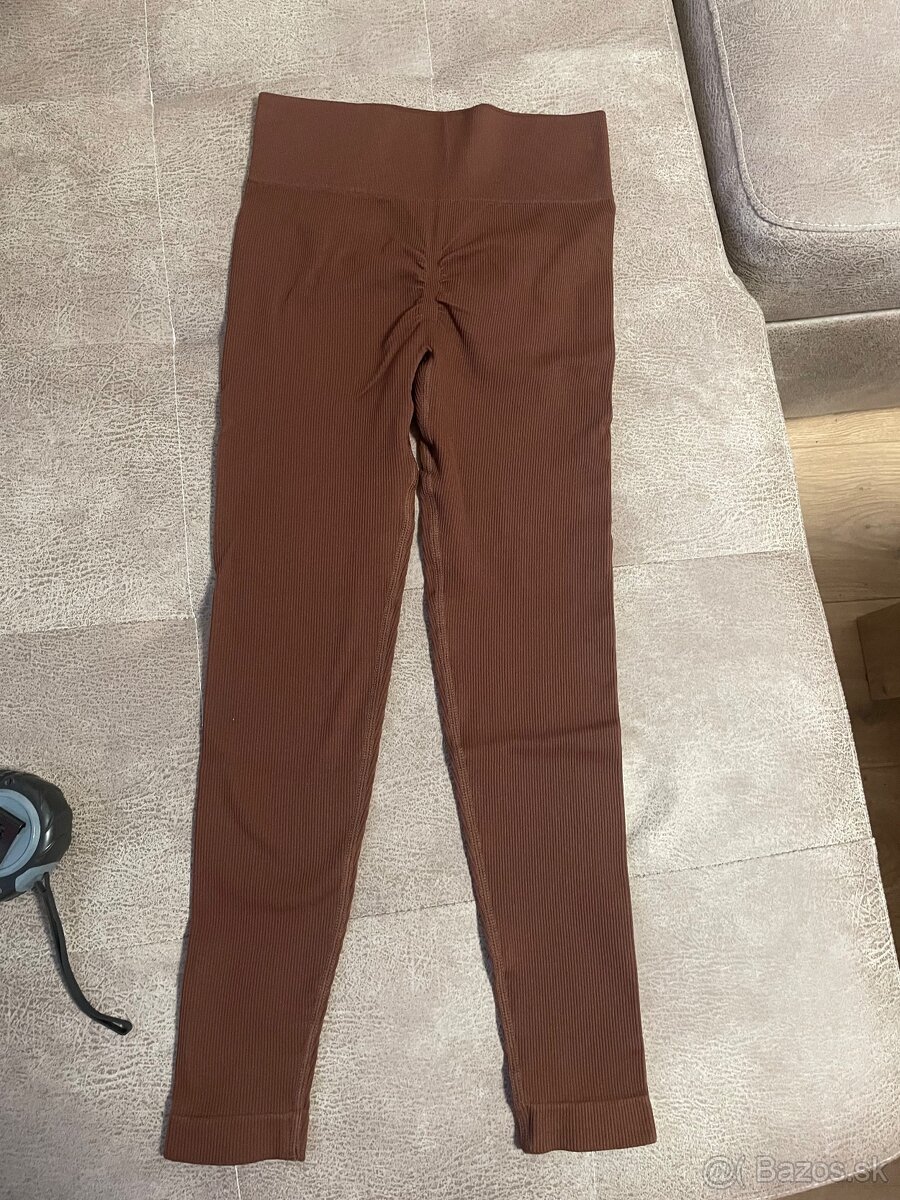 Hnede rebrovane leginy S