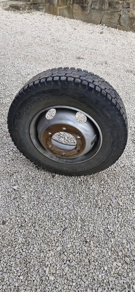 Kama 215 75 R17.5