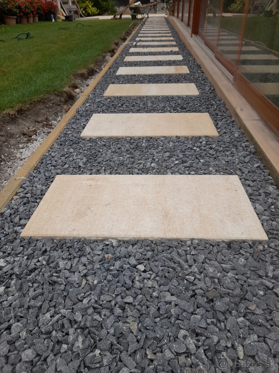 Poklatka zamkovej dlažby EXTERIER