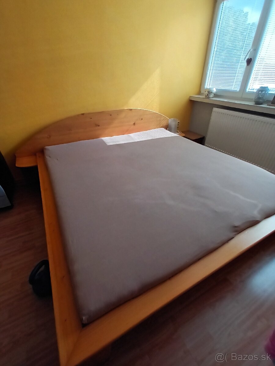 Postel z masivu 180x200 + komoda
