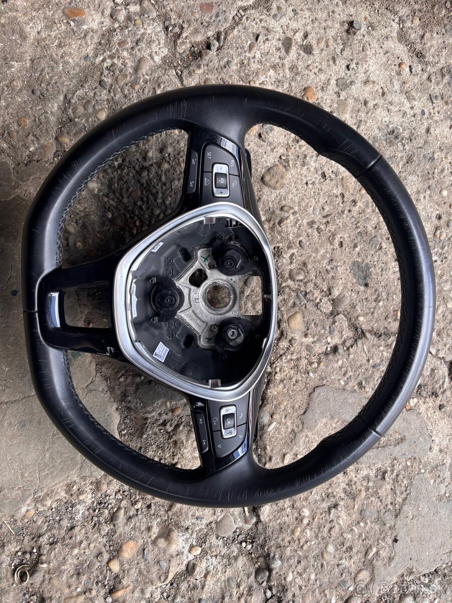 Volkswagen Touran volant