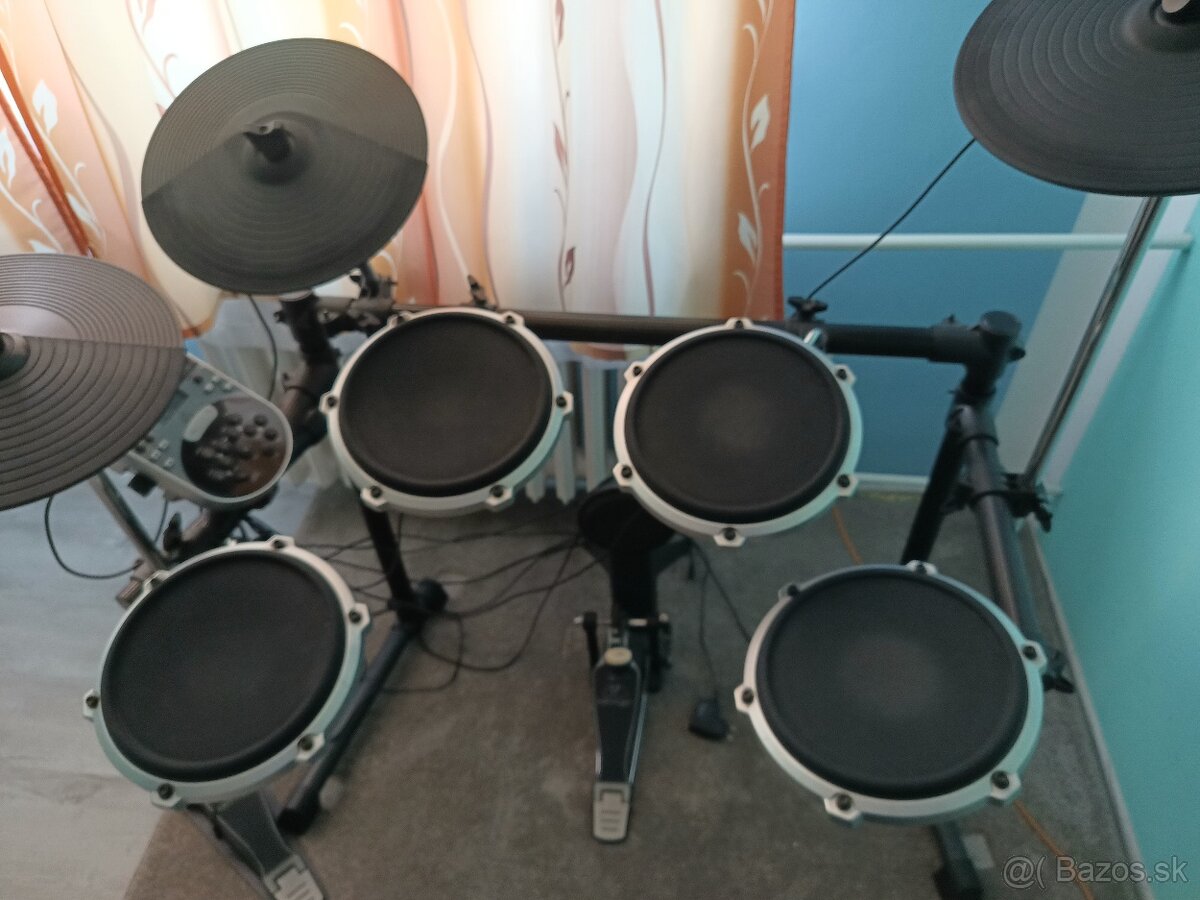 Predám biciu súpravu Behringer XD80USB