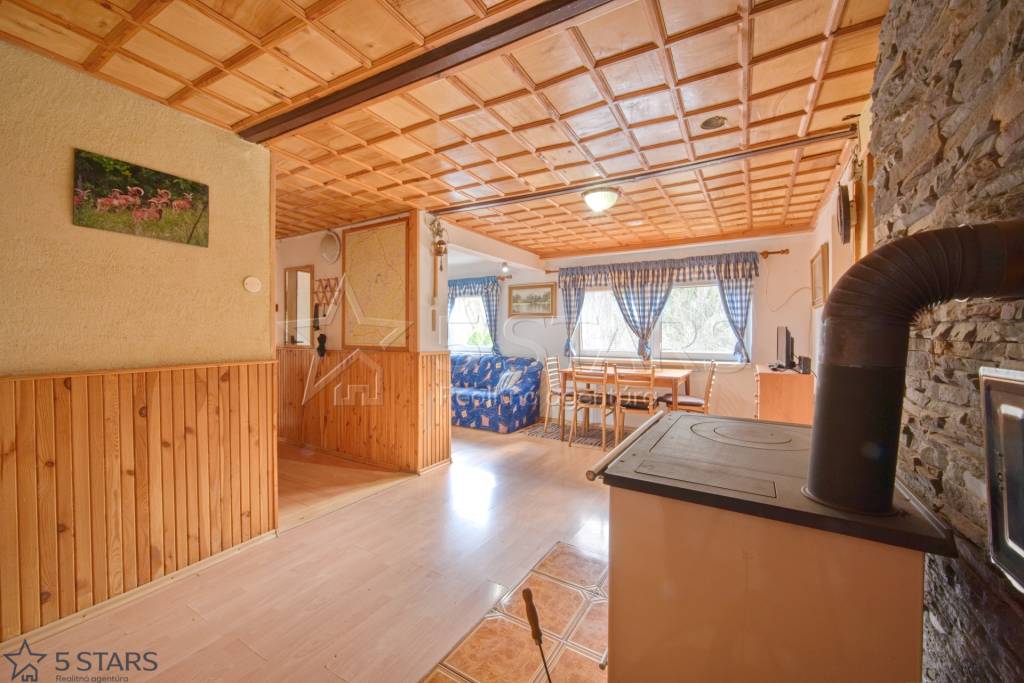 Chata v Strážovských vrchoch - Košeca s pozemkom 604m2.