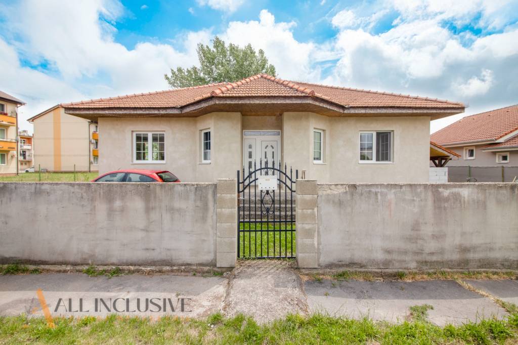 ALL INCLUSIVE l NA PREDAJ 4-IZBOVÝ RODINNÝ DOM, SELICE