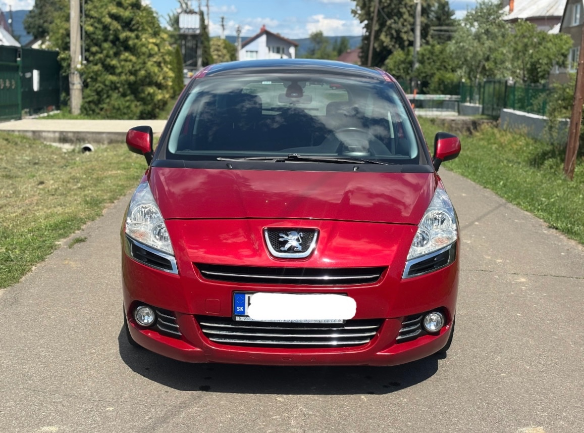 Predam Peugeot 5008 7 mistne , r.v 2010, 2.0 diesel 110KW