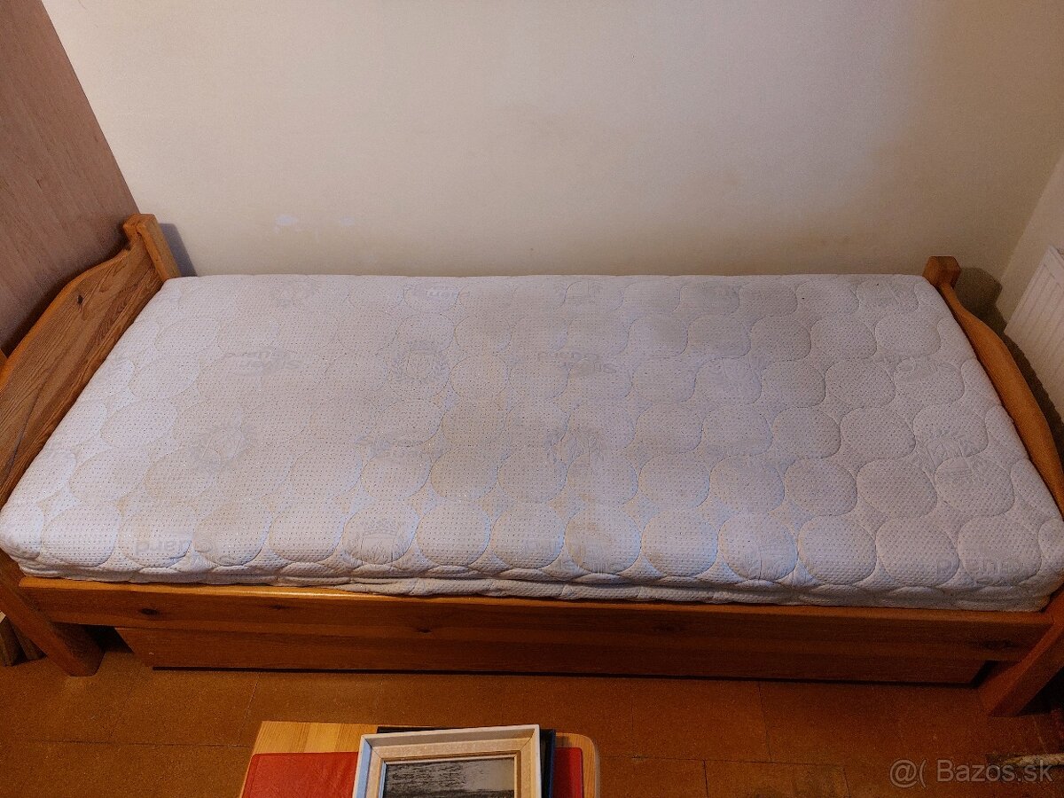 Predam postel z masivu