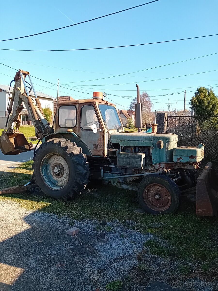 Traktor bager Bielorus