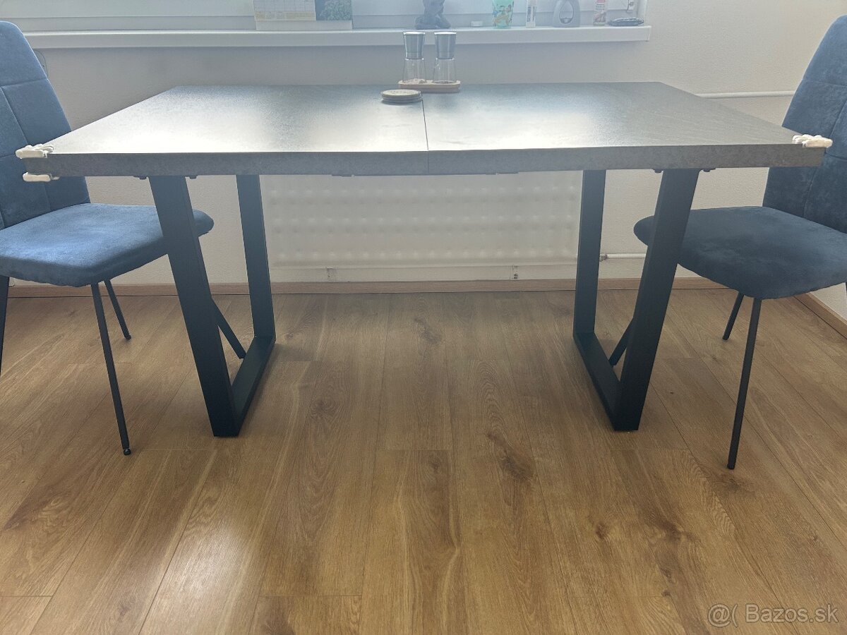 Jedálenský stol rozkladací