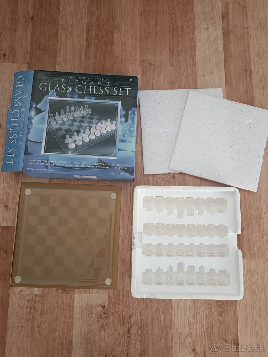 Spoločenská sklenená hra - šach