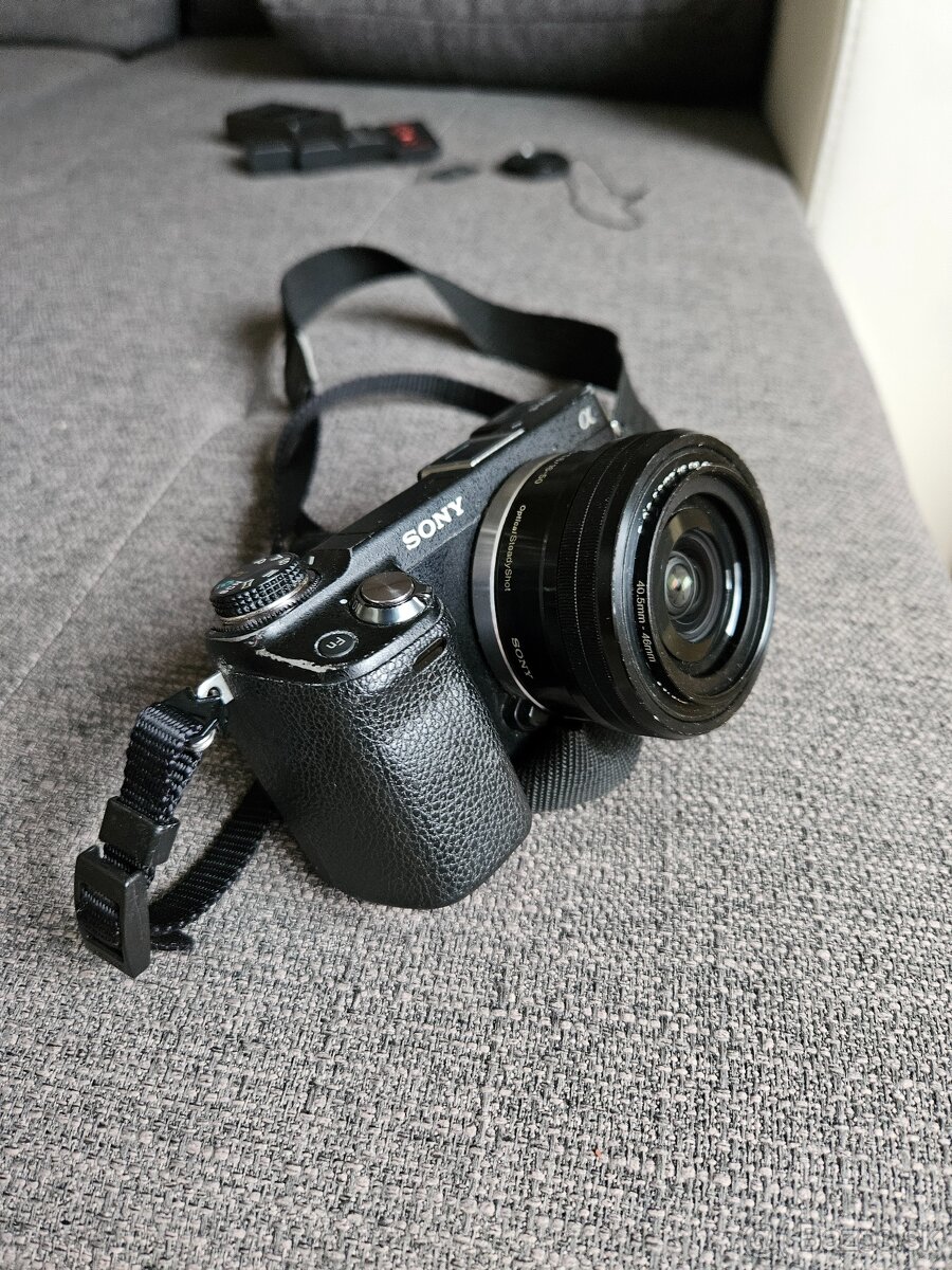Sony NEX-6 + Sony PZ 16-50 + príslušenstvo