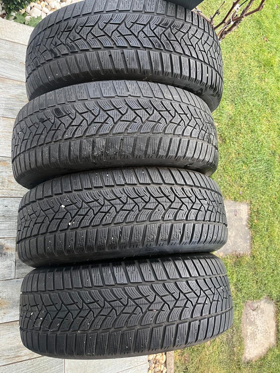 215/60 R16 zimne pneu Dunlop