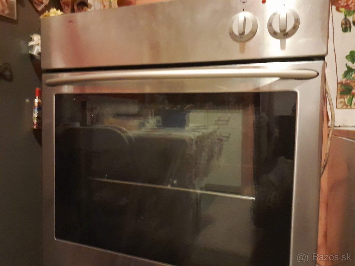 Predám vstavanú elektrickú rúru