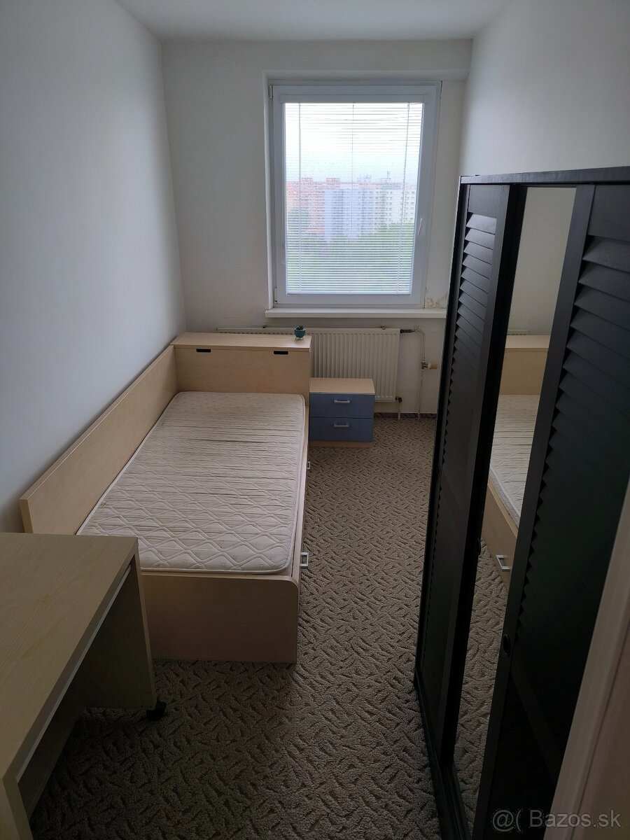 menšia izba v 3-izb. byte Gessayova