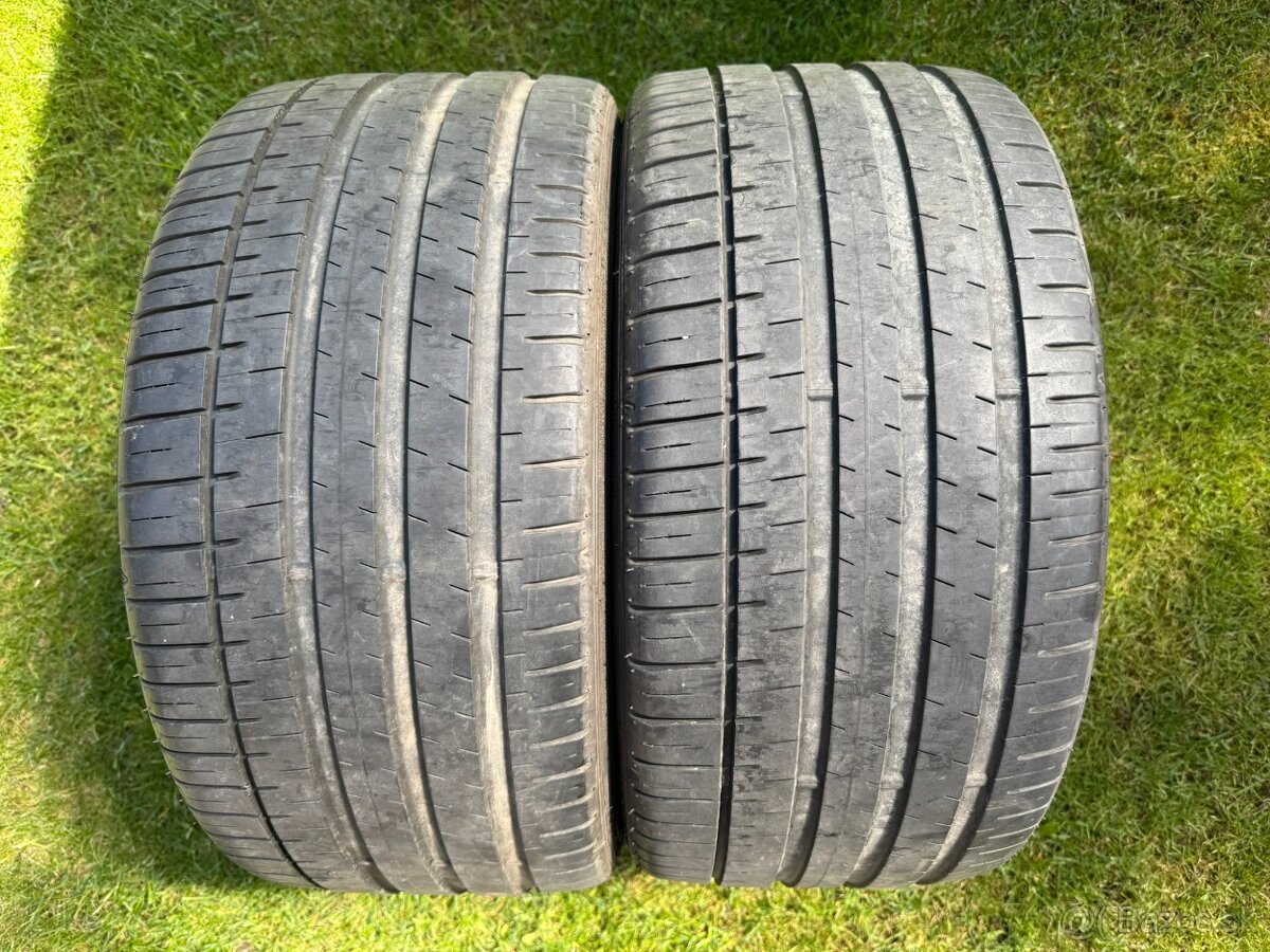 245/30 R19