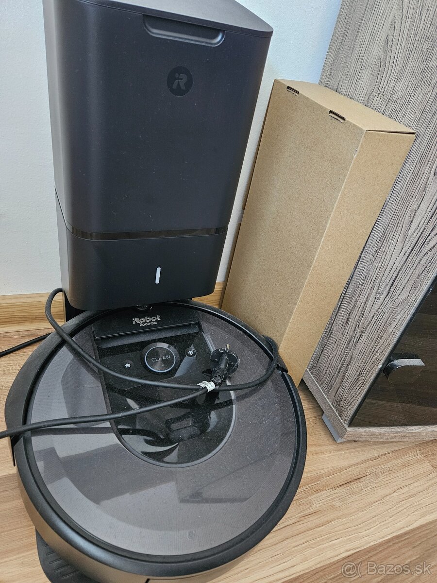 Robotický vysávač - iRobot Roomba i7+ (7558)