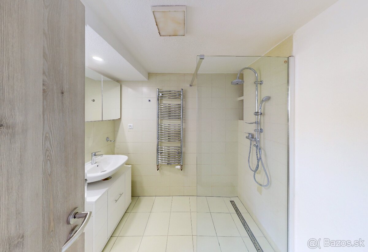 CENTRUM veľký 2 izb.byt 60 m2 + parkovacie miesto