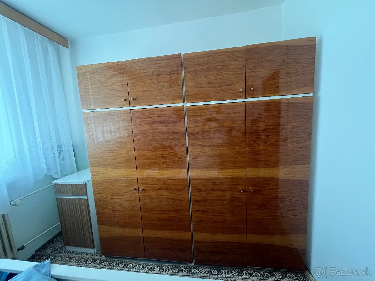 Darujem Hnedé skrine do spálne 2ks