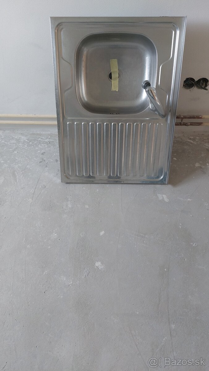 Kuchynský nerezový drez