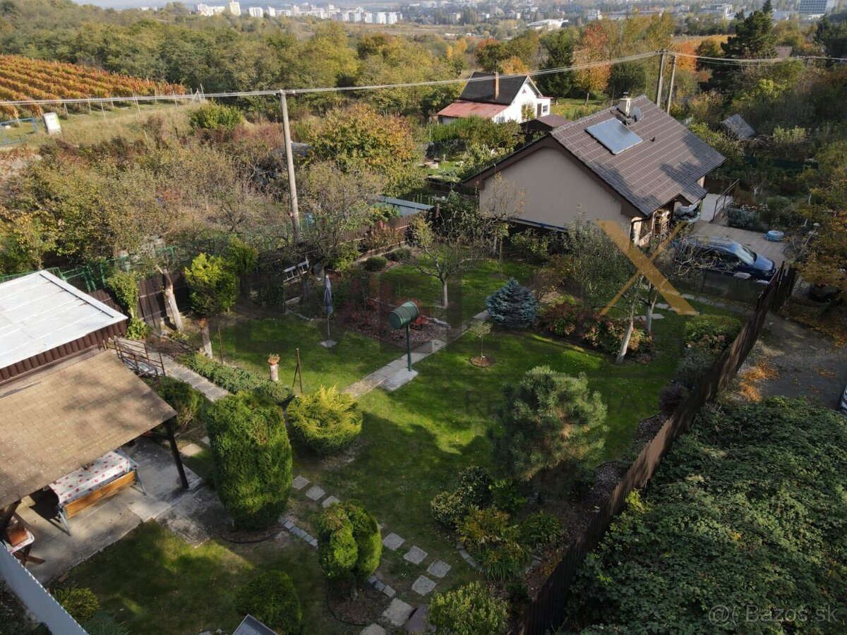 Na predaj rekreačné bývanie pod lesom - Rača, Pekná cesta