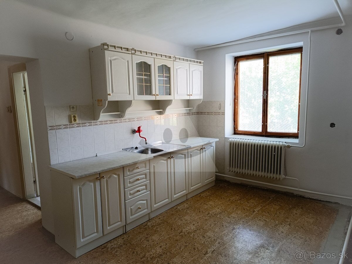 Na predaj 3 izbový rodinný dom v centre Komárna