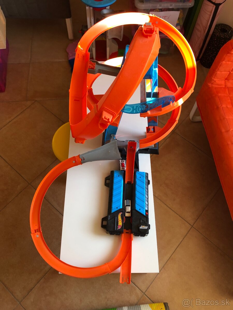 Hot wheels dráha, veža