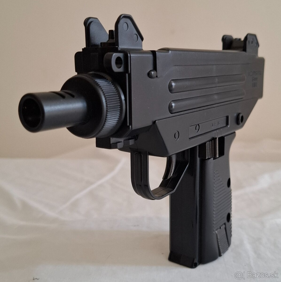 Samopal  IWI UZI, pružinová pištoľ, naťaho. páka odlomená