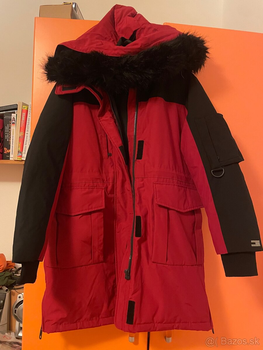 Predám dámsku dlhu lyžiarsku bundu Tommy Hilfiger