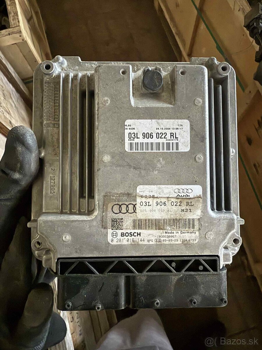 riadiaca jednotka motora audi a4 b8