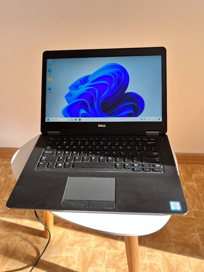 Notebook 14" DELL.Intel i5-6300U 2x2,40GHz.8gb ram.120g SSD