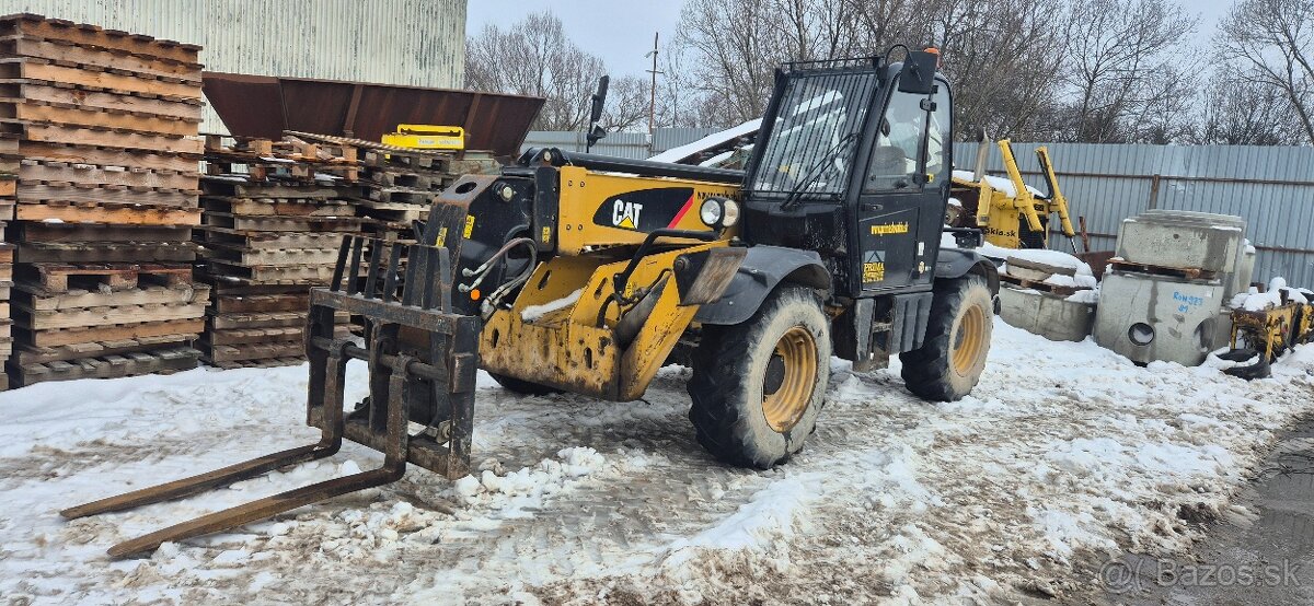 Predam teleskopicky manipulator CAT 414