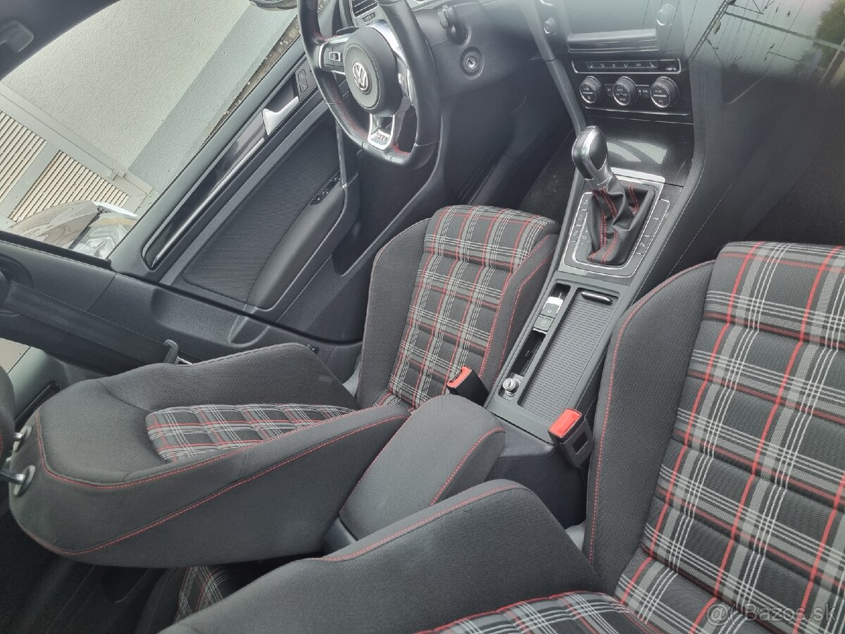 Sedačky golf 7 gti