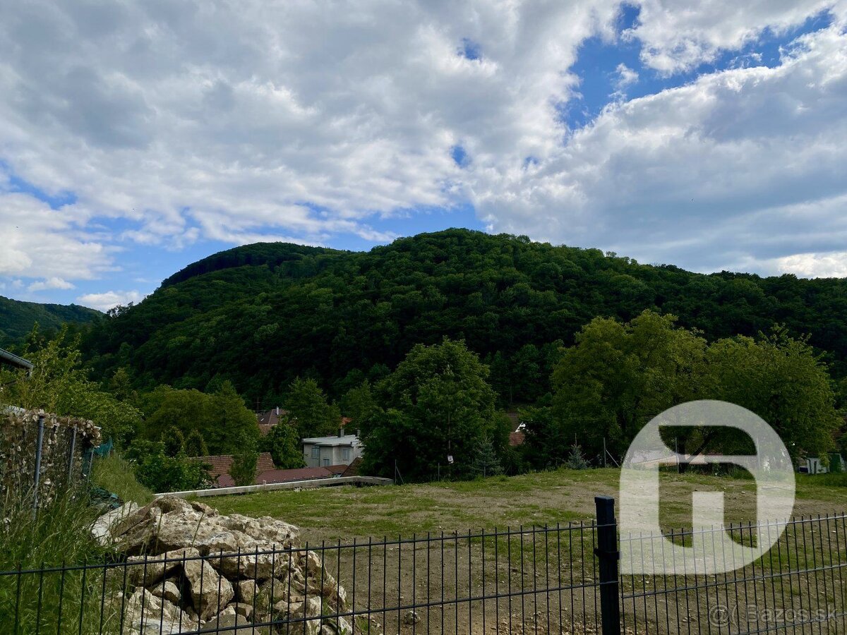 Predaj stavebného pozemku 1583m2 v obci Pernek na Záhorí