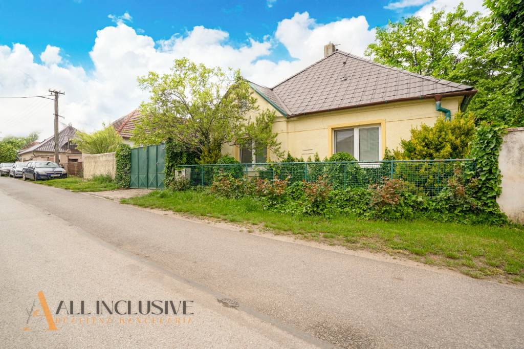 ALL INCLUSIVE | NA PREDAJ 3-IZBOVÝ ROD. DOM NA 7 ÁR POZEMKU,