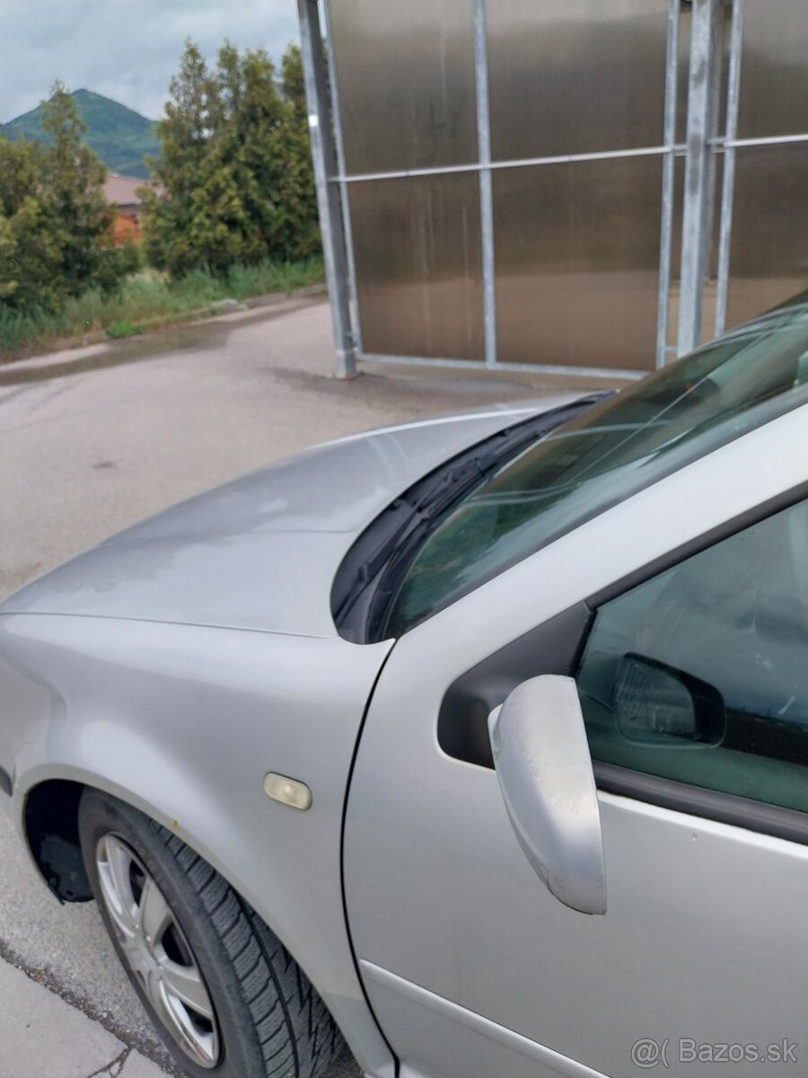 Predám VW golf 4 1,6 74kw,rok 2000