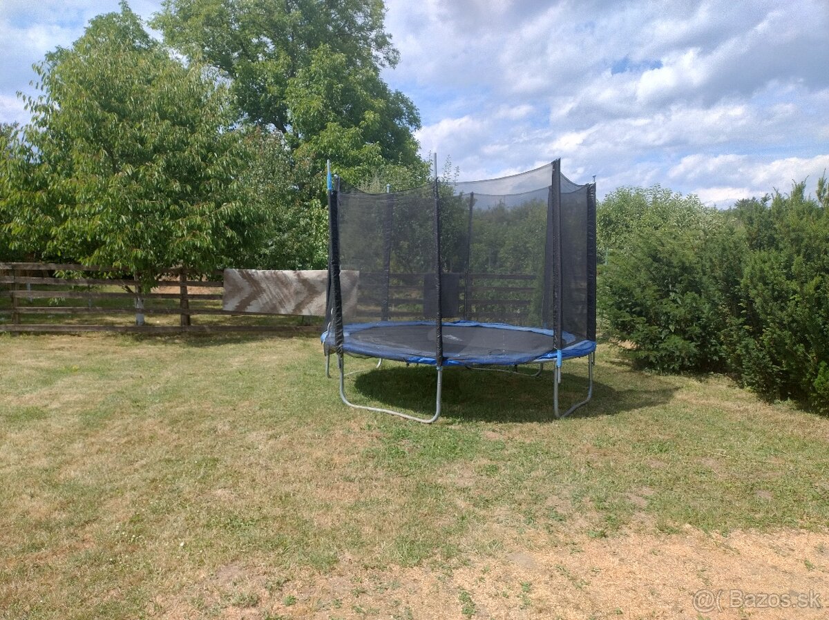 Trampolína