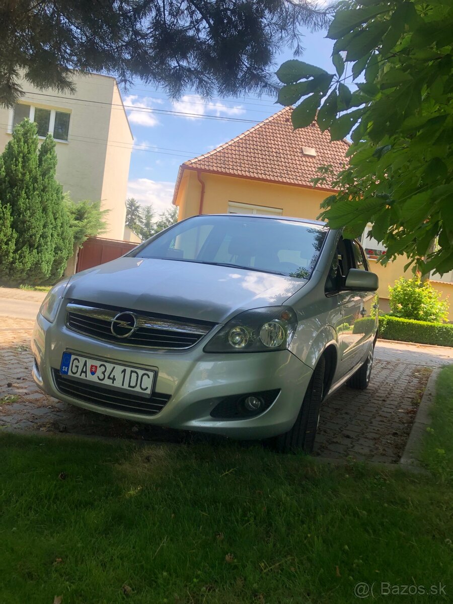 Predam Opel Zafiru