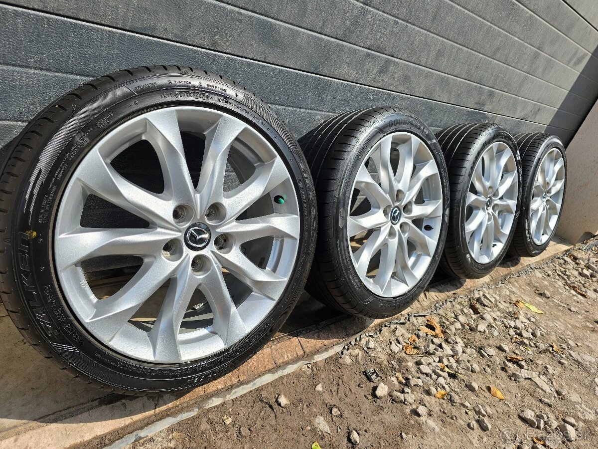 Letná sada Mazda 3 215/45 R18