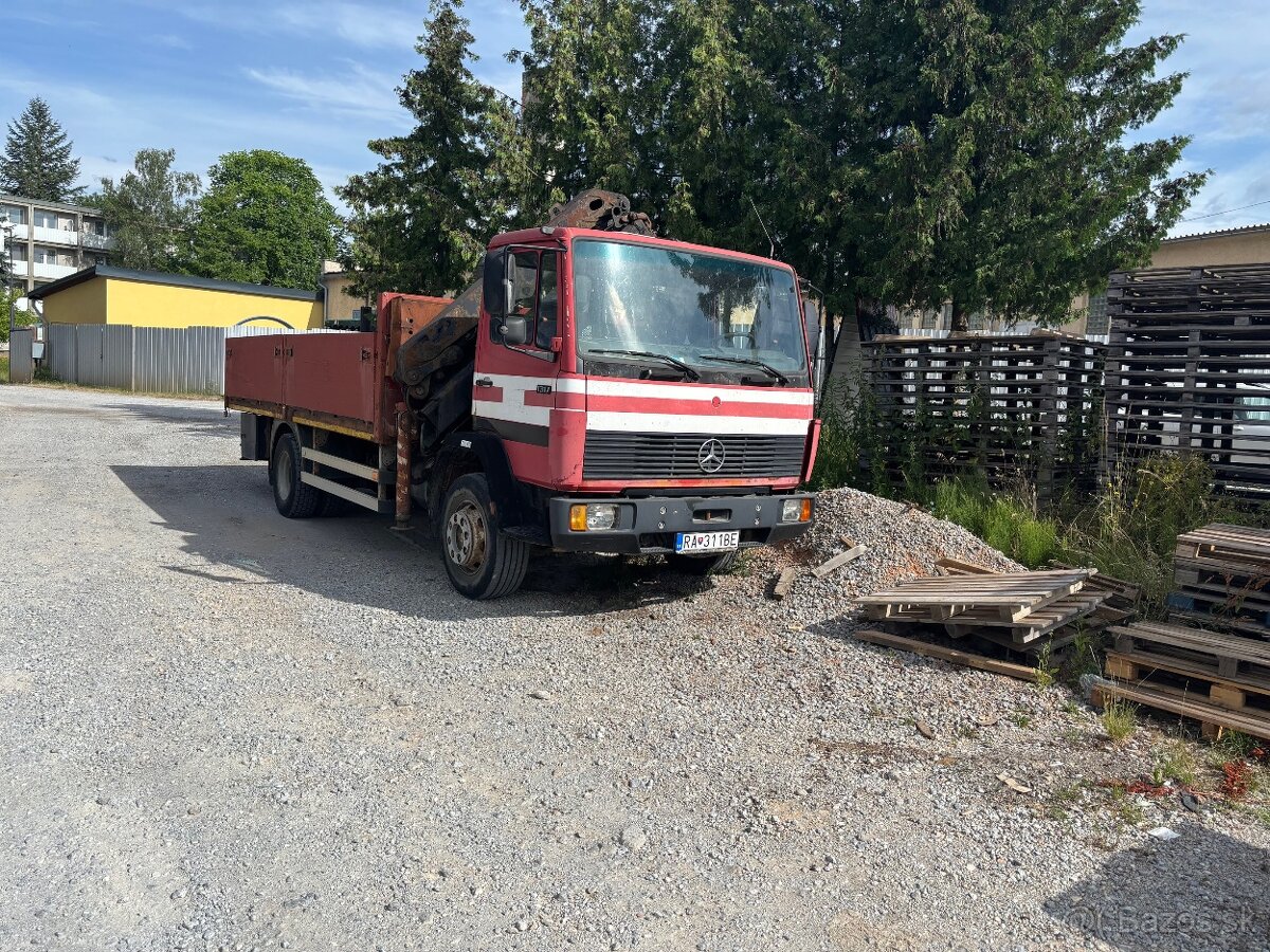 Mercedes s hydraulickou rukou
