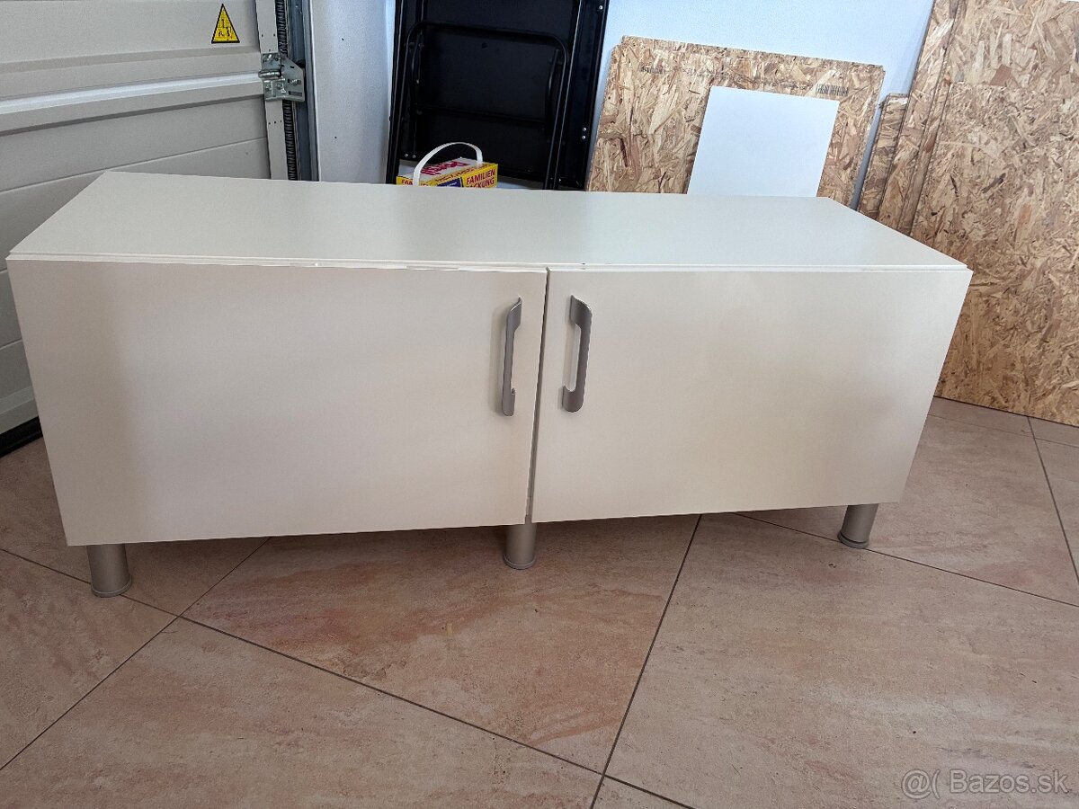 Skrinka pod TV