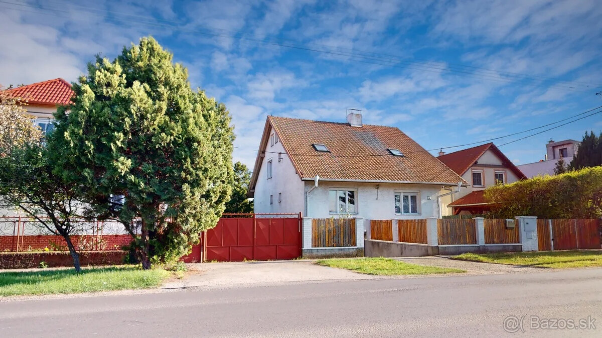 Trojpodlažný 6i rodinný dom, garáž, veľký pozemok, zastavaná