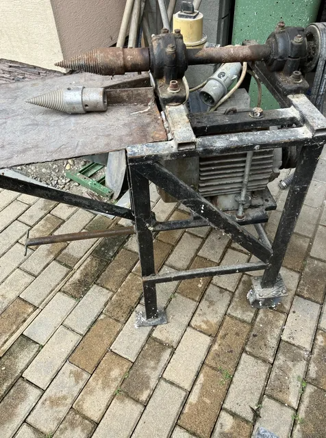 Kužeľová štiepačka