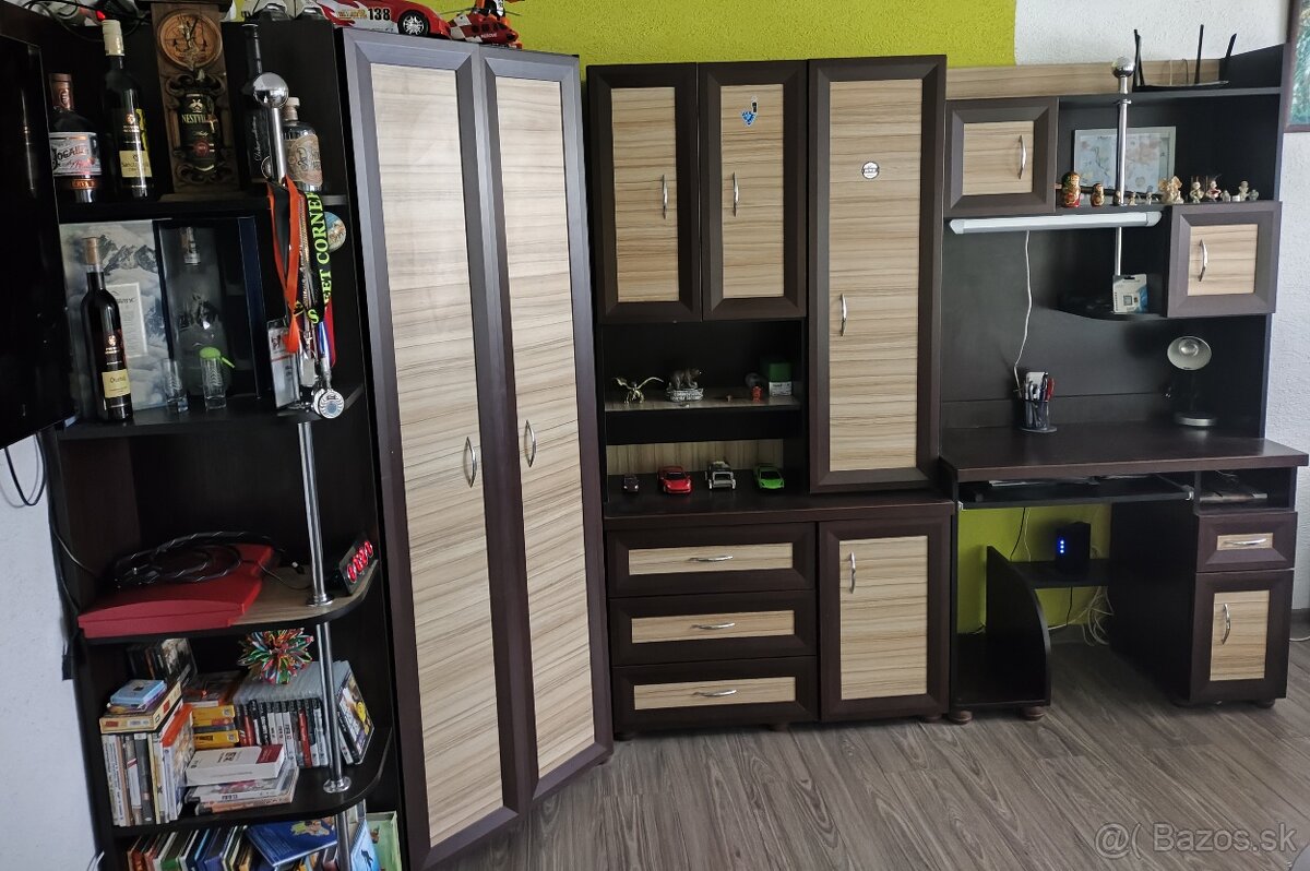 Predám modernú skriňovú zostavu s pracovným stolom