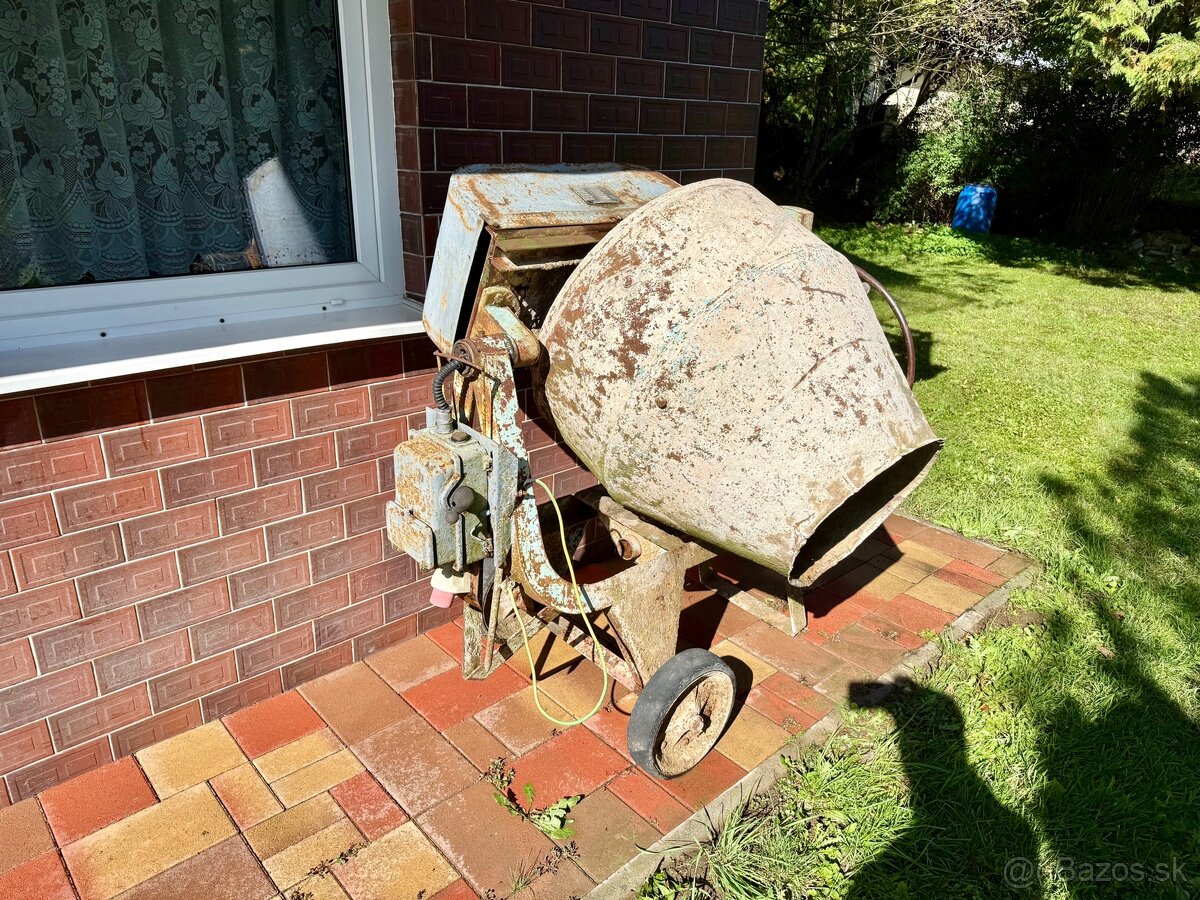 Stavebna miesacka SM 125